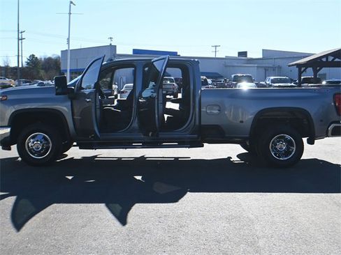 Used 2024 Chevrolet Silverado 3500 LTZ w/ LTZ Convenience Package image 24