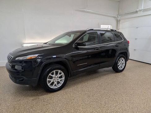 Used 2015 Jeep Cherokee Latitude w/ Cold Weather Group AWD/4WD image 1