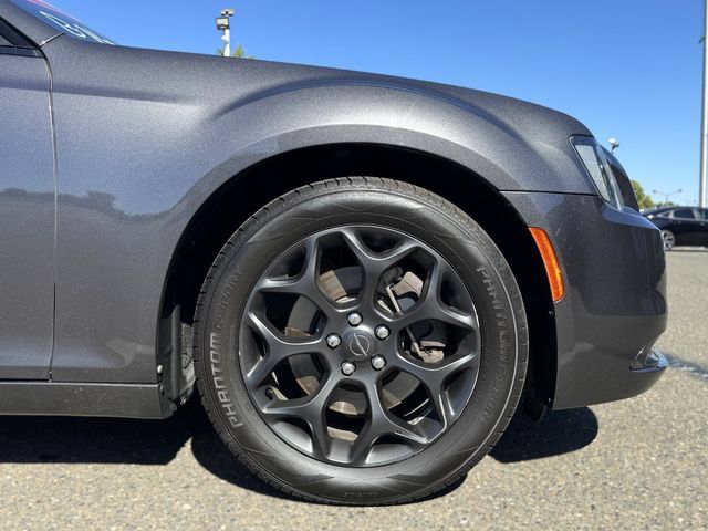 Used 2019 Chrysler 300 S AWD/4WD image 11