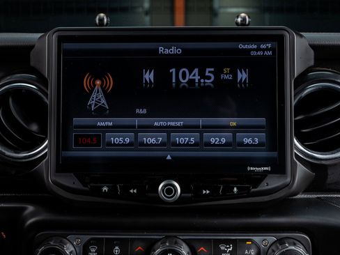 Used 2021 Jeep Wrangler Unlimited Rubicon w/ Trailer Tow Package image 24