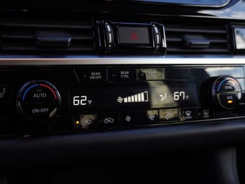 Used 2024 Nissan Pathfinder SV image 26