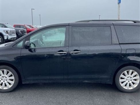 Used 2015 Toyota Sienna XLE w/ XLE Navigation Package AWD/4WD image 3