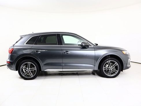 Used 2024 Audi Q5 e Premium w/ Convenience Package image 17