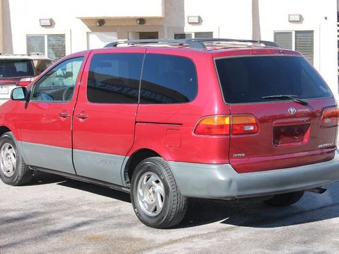 Used 1998 Toyota Sienna LE FWD image 6