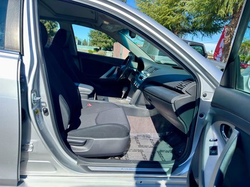 Used 2011 Toyota Camry SE w/ SE Extra-Value Pkg #1 image 10