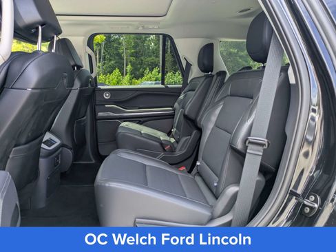 Certified 2026 Lincoln Navigator Reserve AWD/4WD image 9