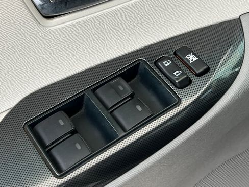 Used 2014 Toyota Sienna SE FWD image 14