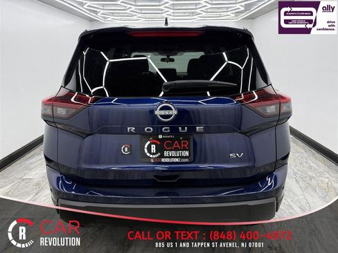 Used 2024 Nissan Rogue SV image 5