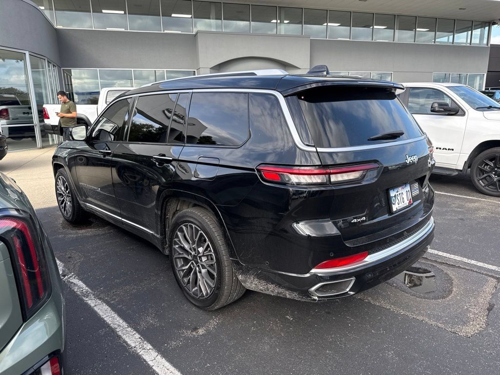 Used 2023 Jeep Grand Cherokee L Summit AWD/4WD image 5