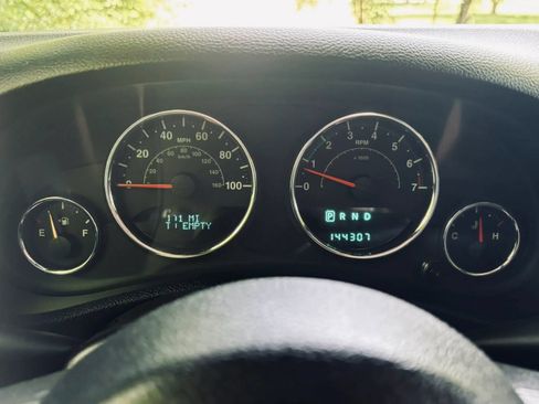 Used 2014 Jeep Wrangler Unlimited Sahara w/ Dual Top Group AWD/4WD image 18