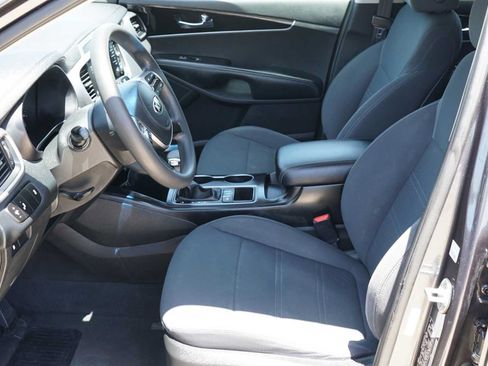 Used 2019 Kia Sorento AWD V6 image 9