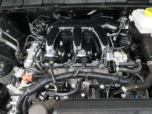 Used 2025 Nissan Pathfinder SV FWD image 42