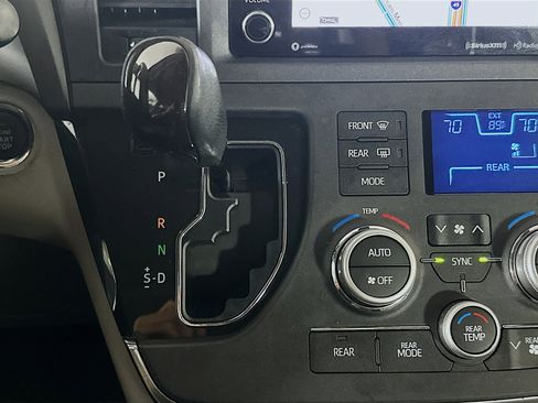 Used 2019 Toyota Sienna XLE image 25