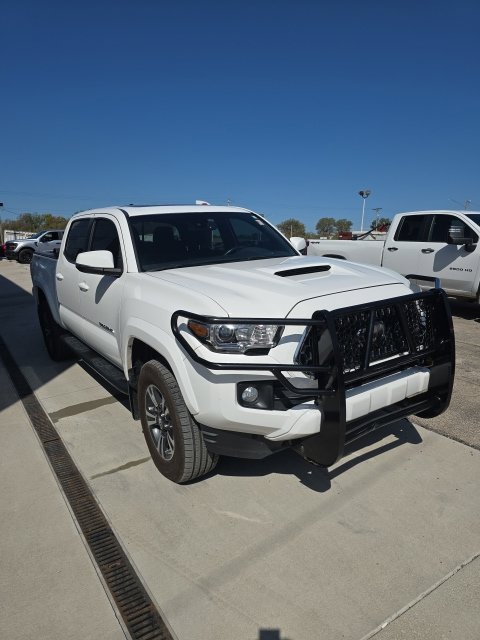 Used 2019 Toyota Tacoma TRD Sport AWD/4WD image 4