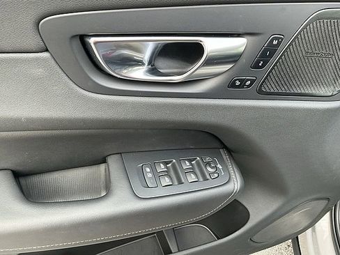 Used 2023 Volvo XC60 B6 Ultimate image 17