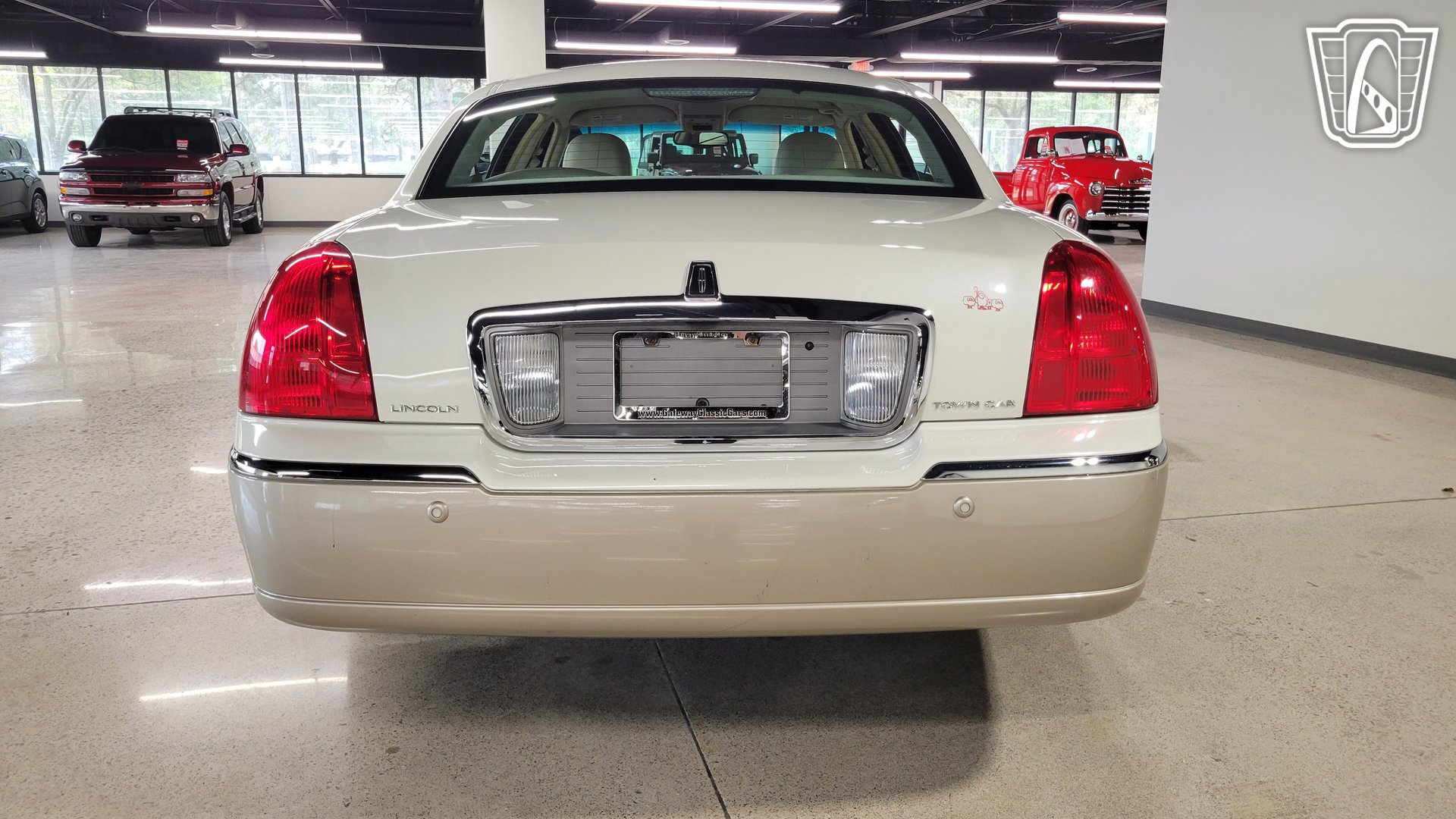 Used 2005 Lincoln Town Car Signature Limited RWD image 30