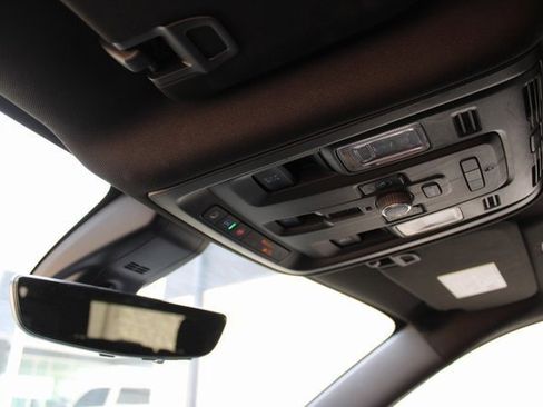 Used 2021 GMC Yukon XL Denali w/ Denali Premium Package image 31