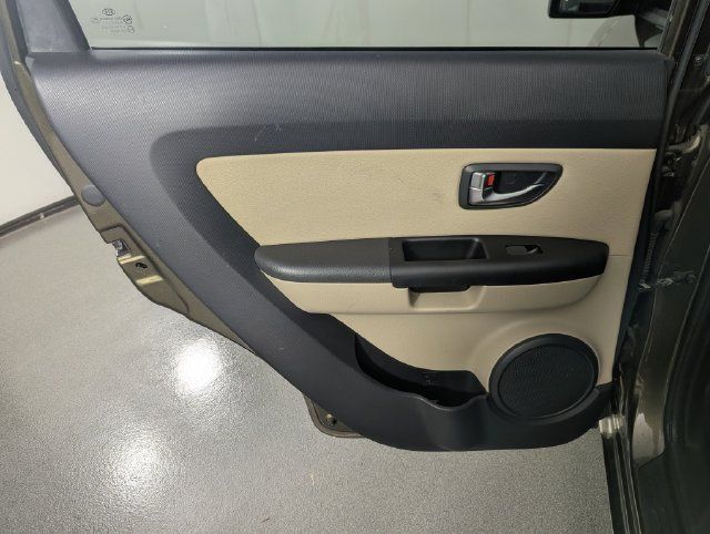 Used 2012 Kia Soul ! FWD image 15