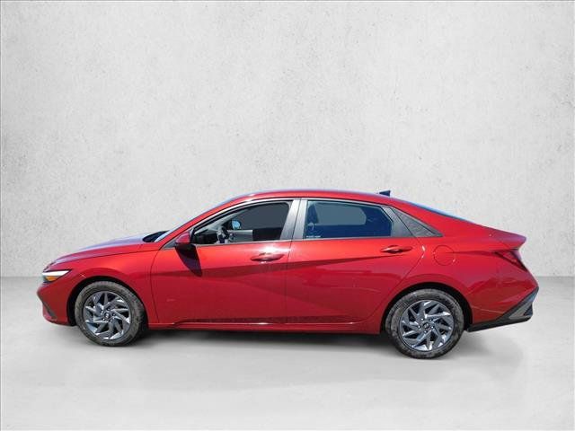 Used 2024 Hyundai Elantra SEL FWD image 8