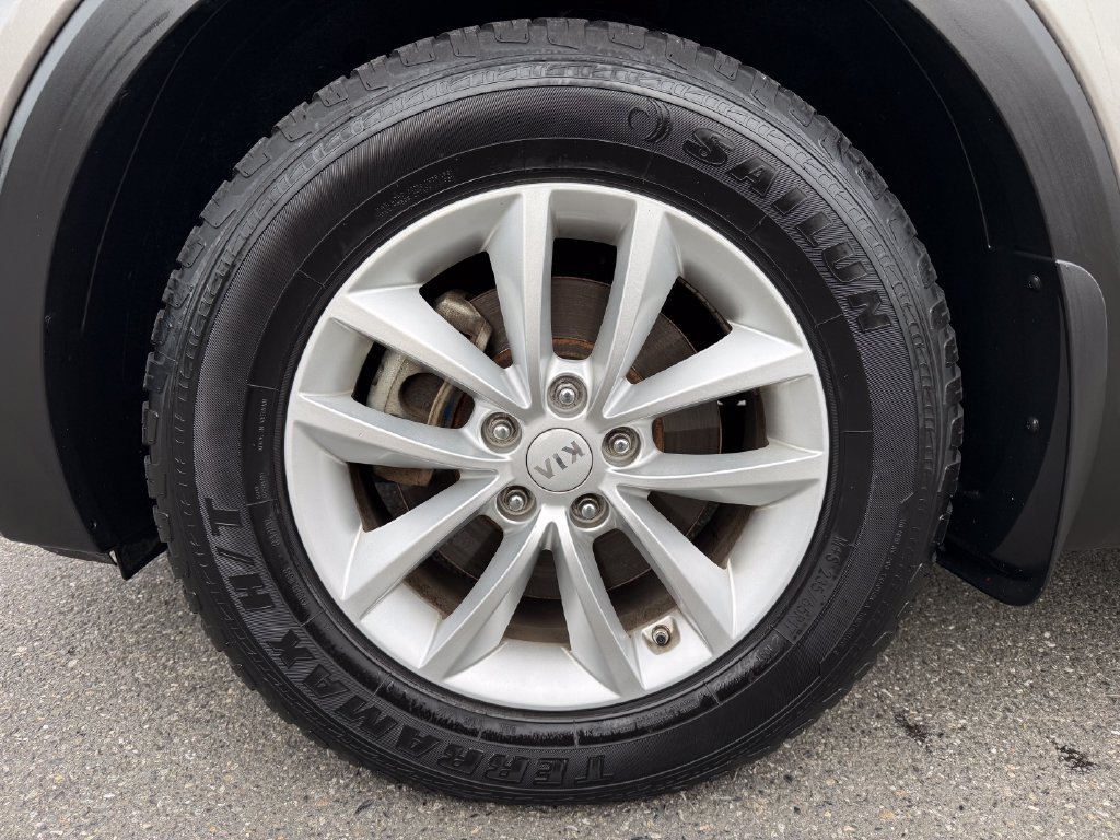 Used 2018 Kia Sorento AWD image 9