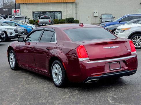 Used 2018 Chrysler 300 Touring image 17