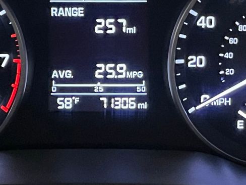 Used 2017 Hyundai Elantra SE image 19