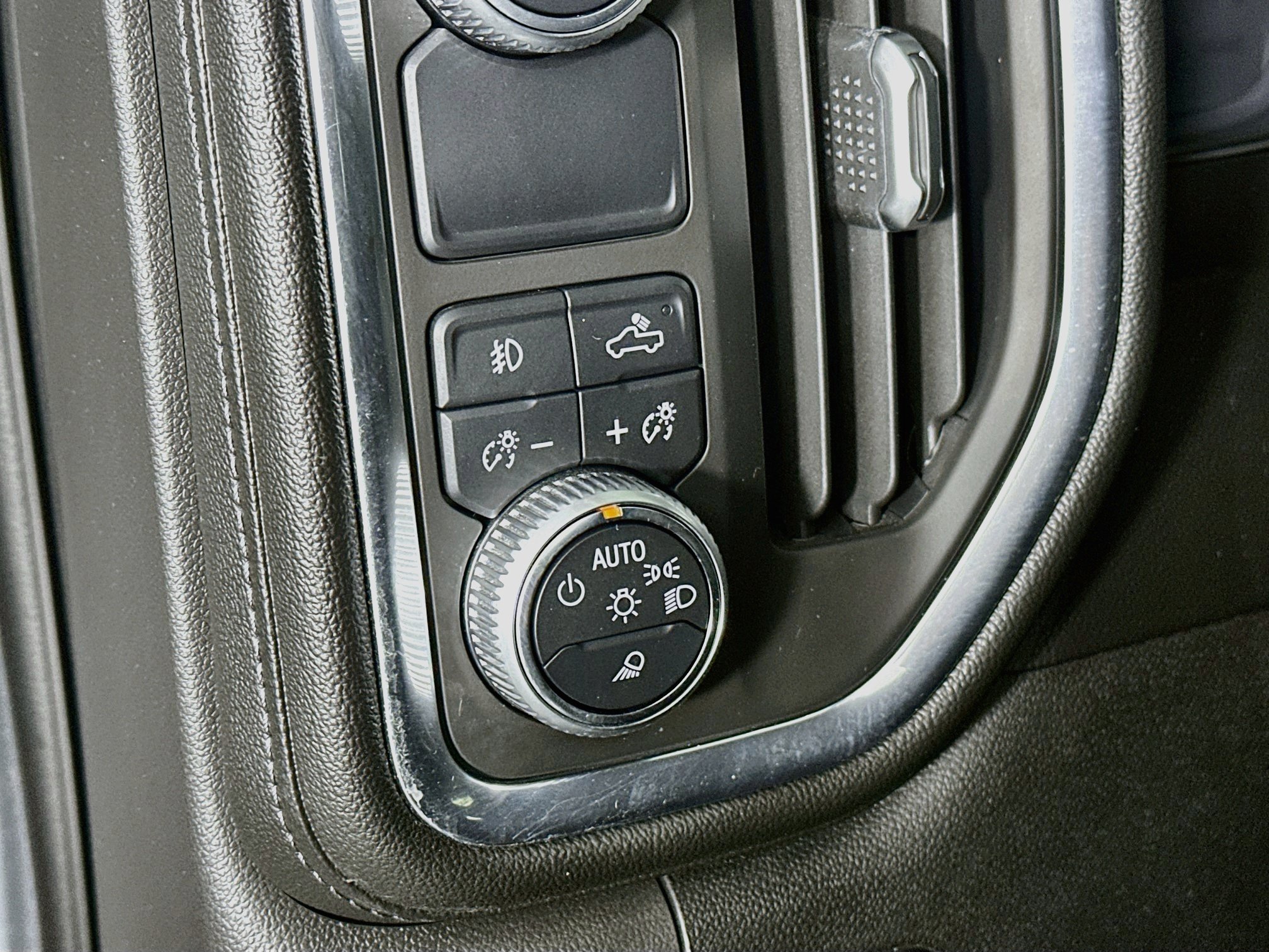 Used 2020 GMC Sierra 1500 SLT RWD image 17