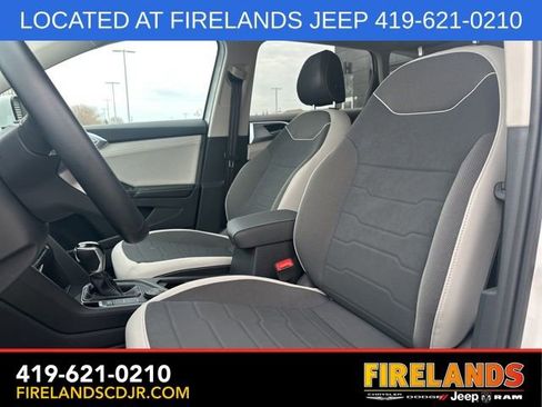 Used 2025 Volkswagen Taos SE image 16