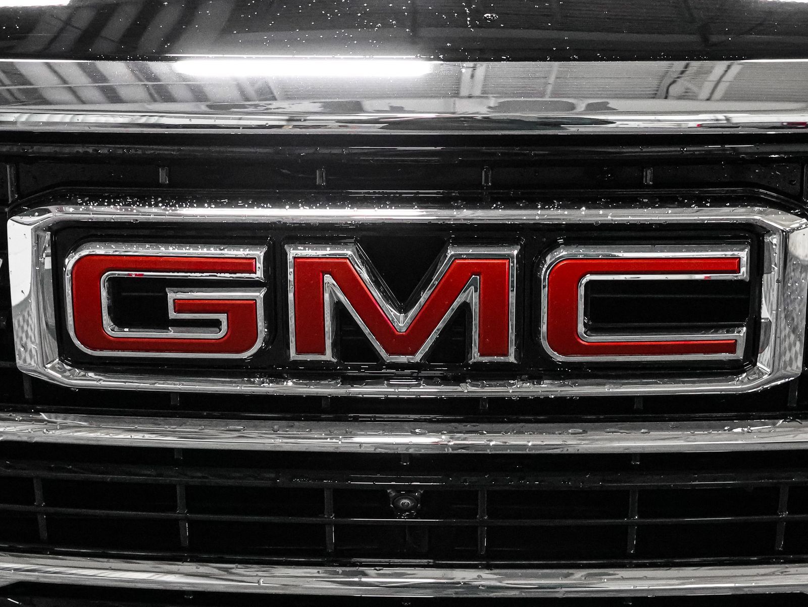 Used 2025 GMC Yukon Elevation AWD/4WD image 13