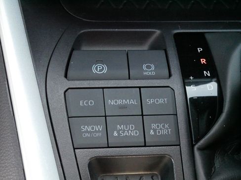 Certified 2025 Toyota RAV4 XLE AWD/4WD image 28
