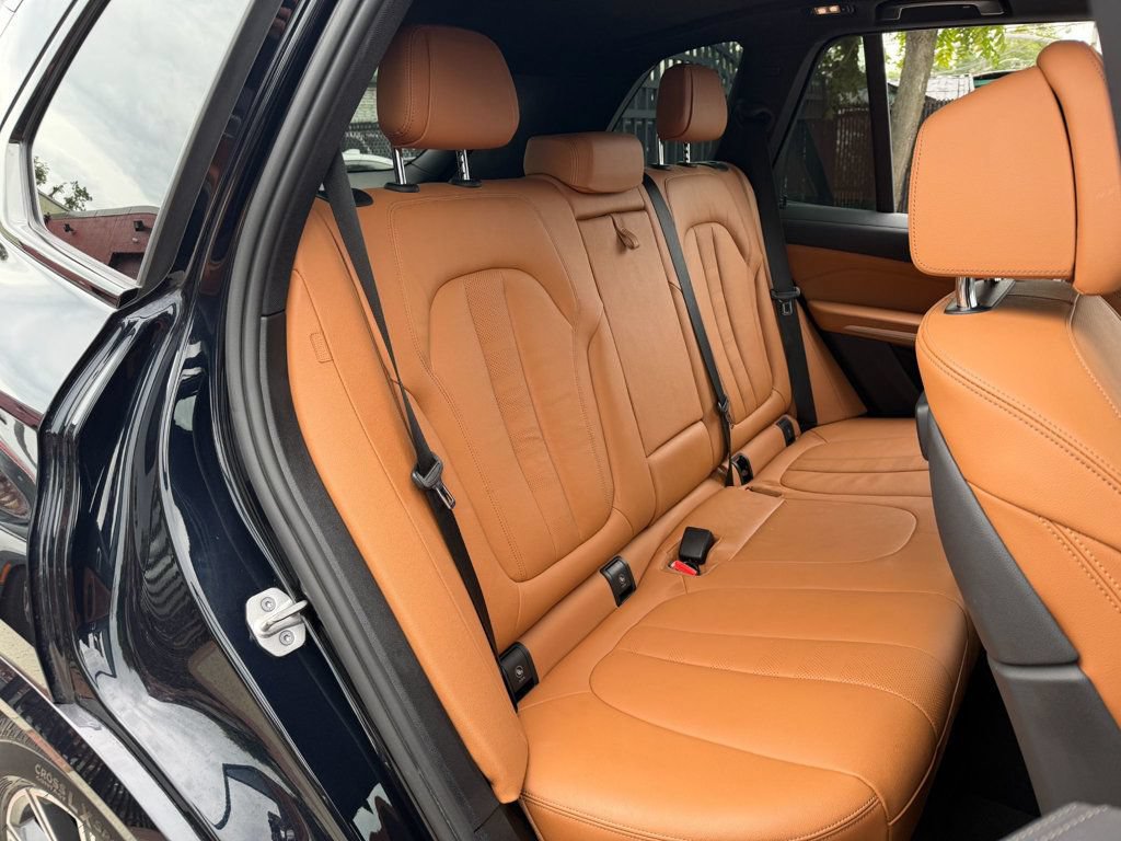 Used 2021 BMW X5 M50i AWD/4WD image 12