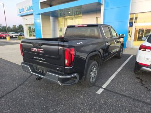 Used 2025 GMC Sierra 1500 SLT AWD/4WD image 4