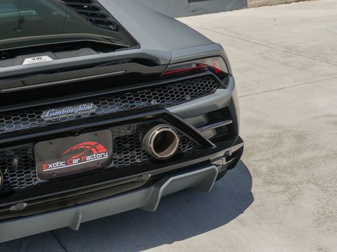 Used 2022 Lamborghini Huracan EVO RWD image 42
