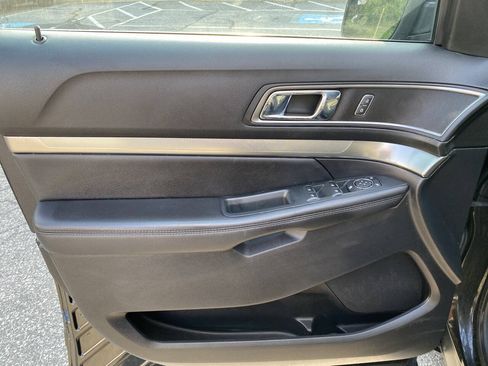 Used 2018 Ford Explorer XLT w/ Equipment Group 201A AWD/4WD image 10