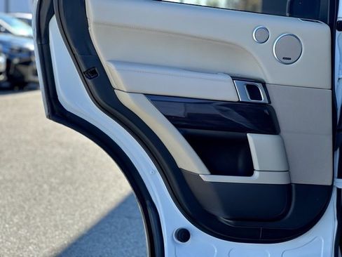 Used 2016 Land Rover Range Rover HSE image 15