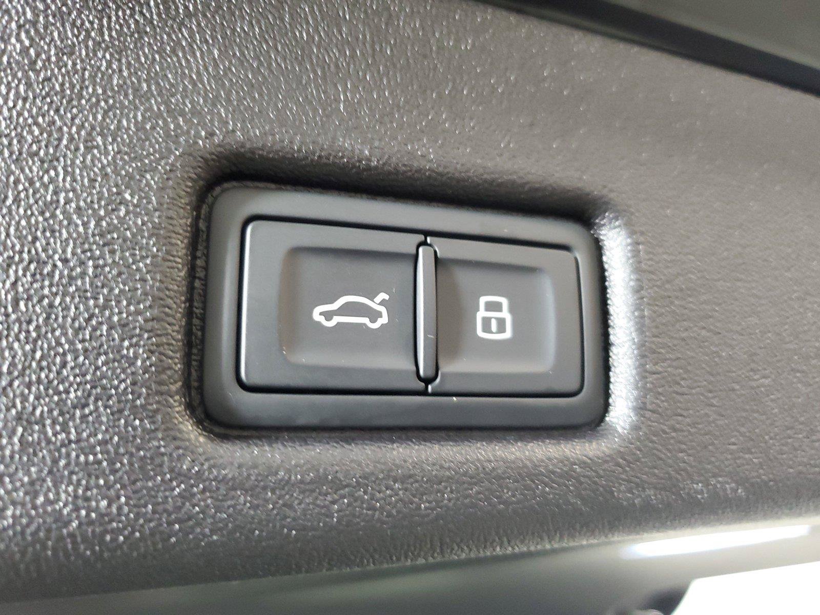 Certified 2025 Audi Q5 Premium AWD/4WD image 10