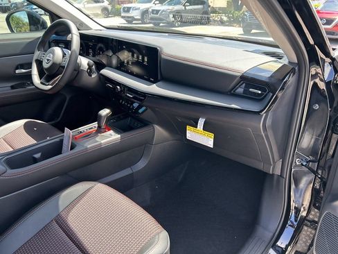 New 2026 Nissan Kicks SR FWD image 42