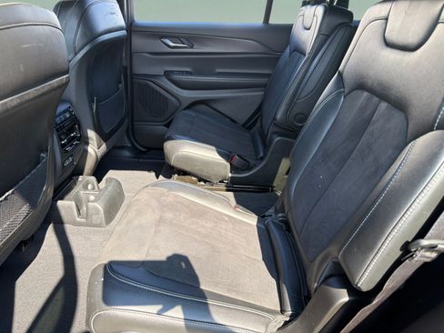 Used 2024 Jeep Grand Cherokee L Laredo AWD/4WD image 14
