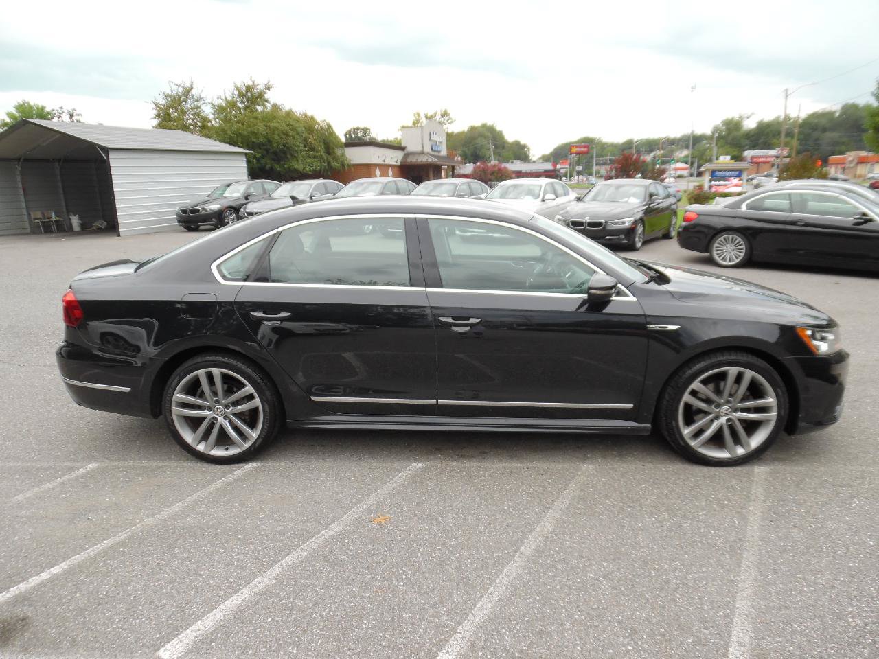 Used 2017 Volkswagen Passat 1.8T R-Line FWD image 7