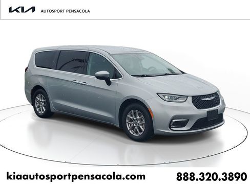 Used 2023 Chrysler Pacifica Touring-L FWD image 1