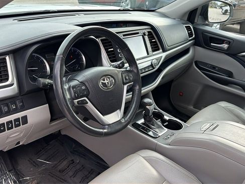 Used 2018 Toyota Highlander Limited Platinum image 15