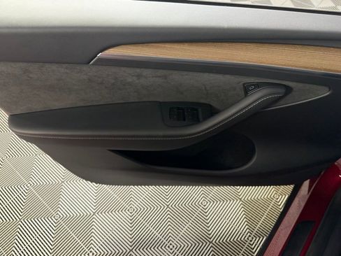 Used 2025 Tesla Model Y Long Range image 23