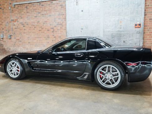 Used 2003 Chevrolet Corvette Z06 w/ Memory Package, 3 Drivers RWD image 10