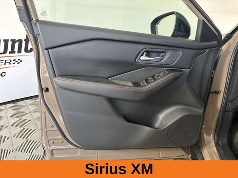 Used 2025 Nissan Rogue SV image 8