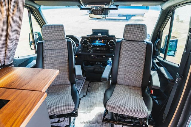 Used 2024 Mercedes-Benz Sprinter 2500 image 35
