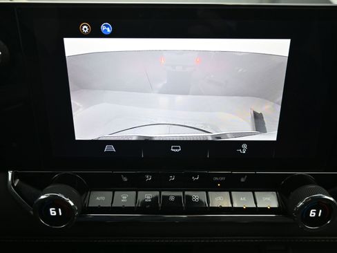 Used 2023 Chevrolet Colorado LT w/ LT Convenience Package III AWD/4WD image 17