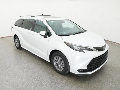 New 2026 Toyota Sienna XLE image 51