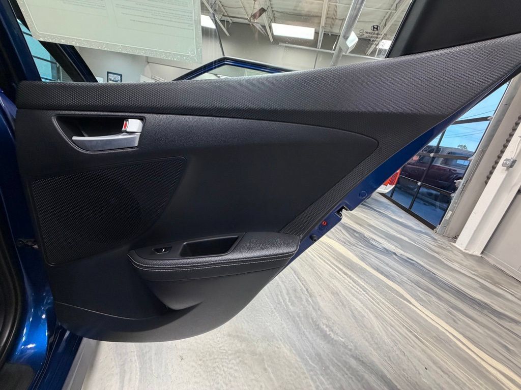 Used 2016 Hyundai Veloster Turbo FWD image 43