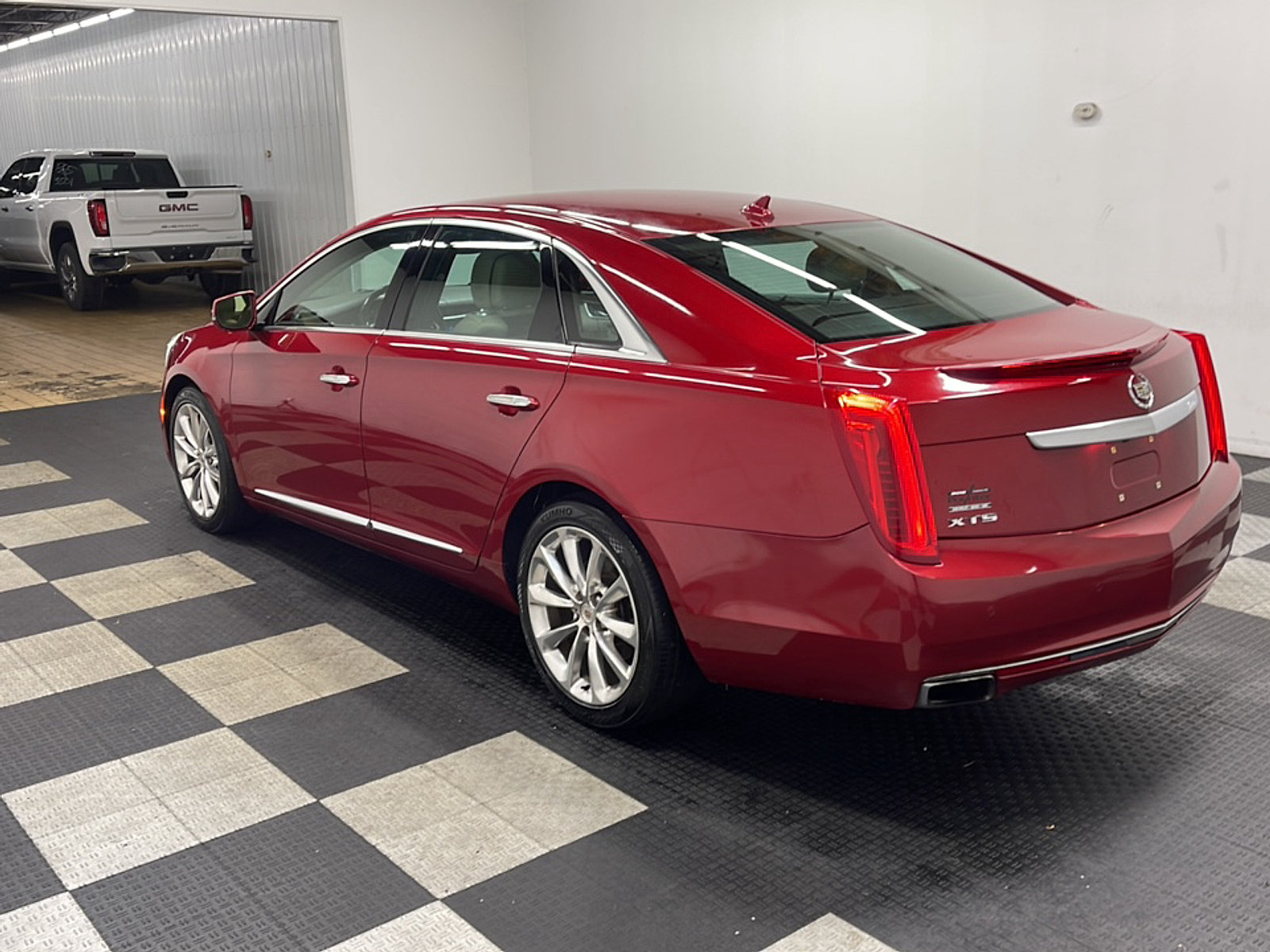 Used 2014 Cadillac XTS Premium w/ Driver Assist Package FWD image 16