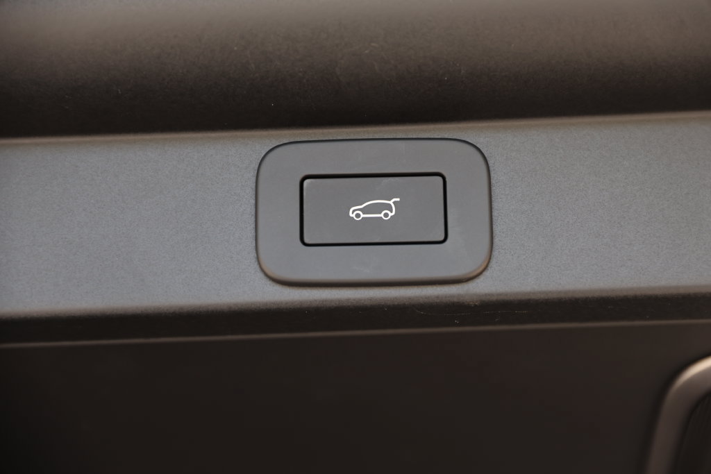New 2026 Land Rover Range Rover SV AWD/4WD image 23